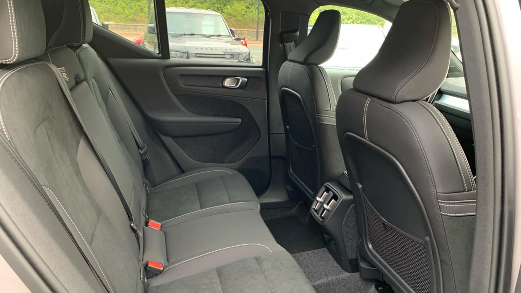 Volvo XC40 2.0 B3p Plus Dark #6