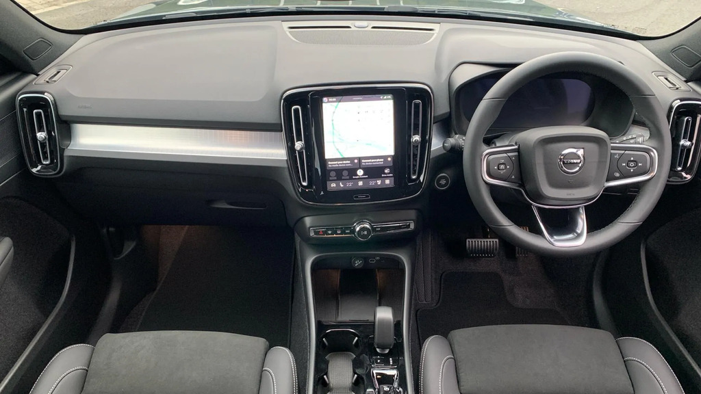 Volvo XC40 2.0 B3p Plus Dark #5