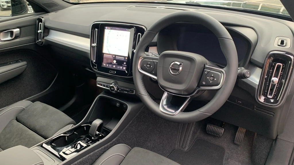 Volvo XC40 2.0 B3p Plus Dark #4