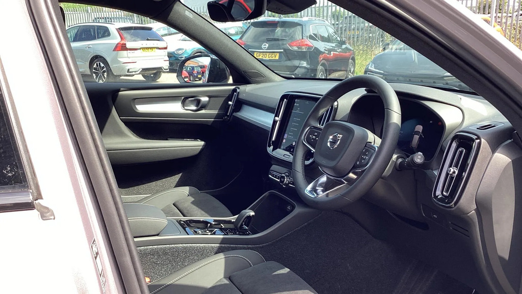 Volvo XC40 2.0 B3p Plus Dark #4