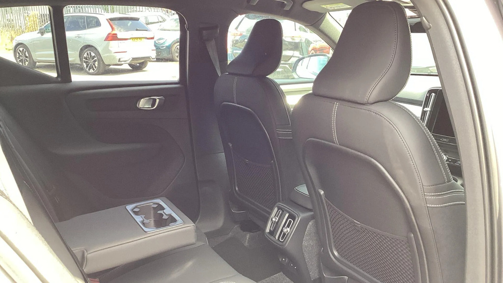 Volvo XC40 2.0 B3p Plus Dark #6