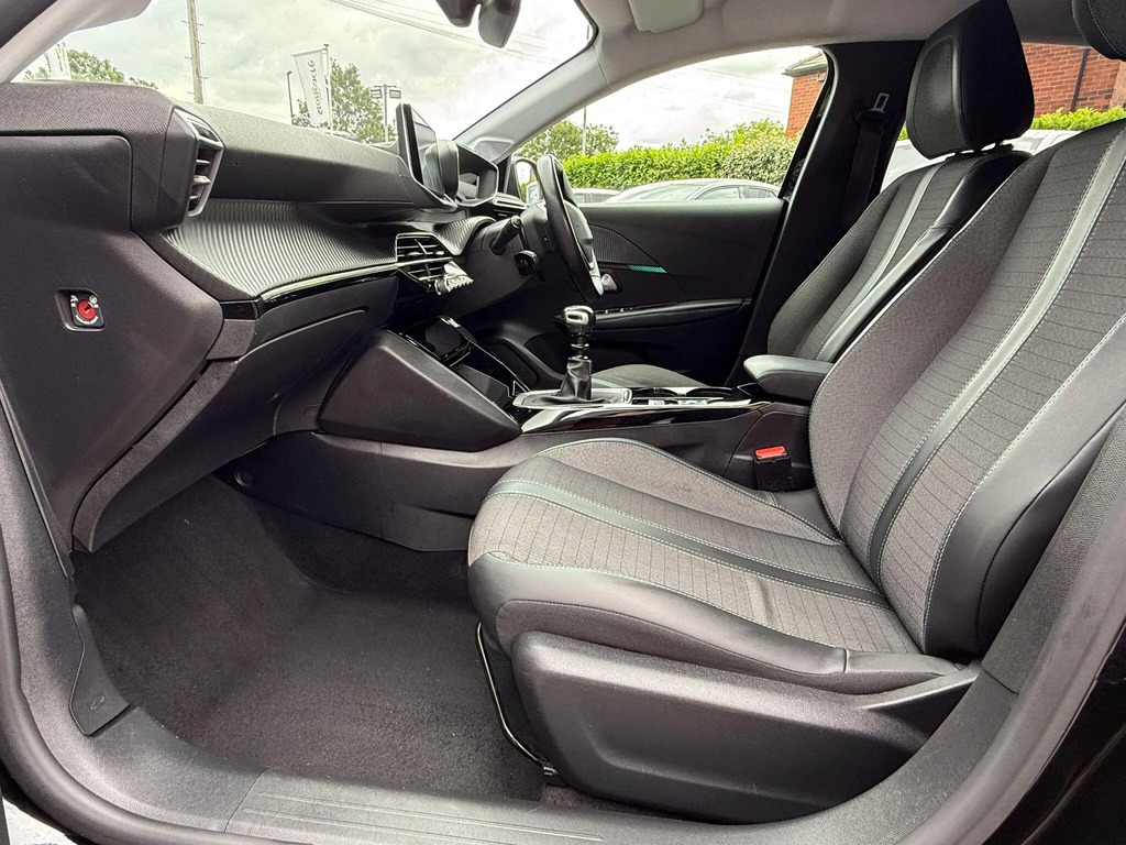 Peugeot 208 1.2 Puretech Active Premium Black #19