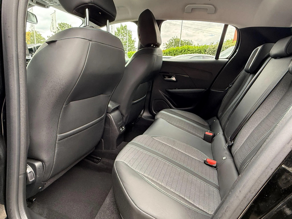 Peugeot 208 1.2 Puretech Active Premium Black #21
