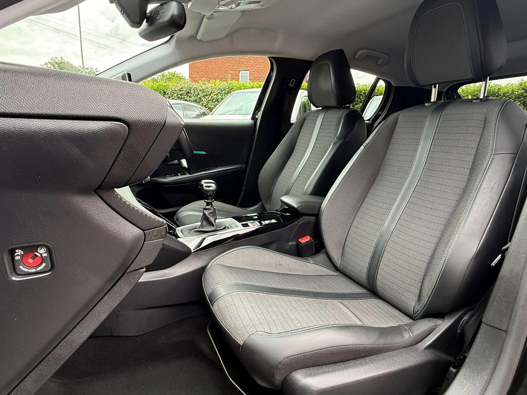 Peugeot 208 1.2 Puretech Active Premium Black #18
