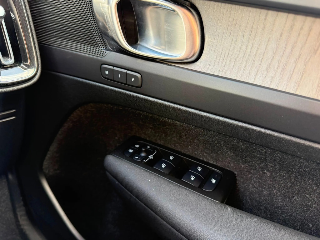 Volvo XC40 R-design, T3 Black #18
