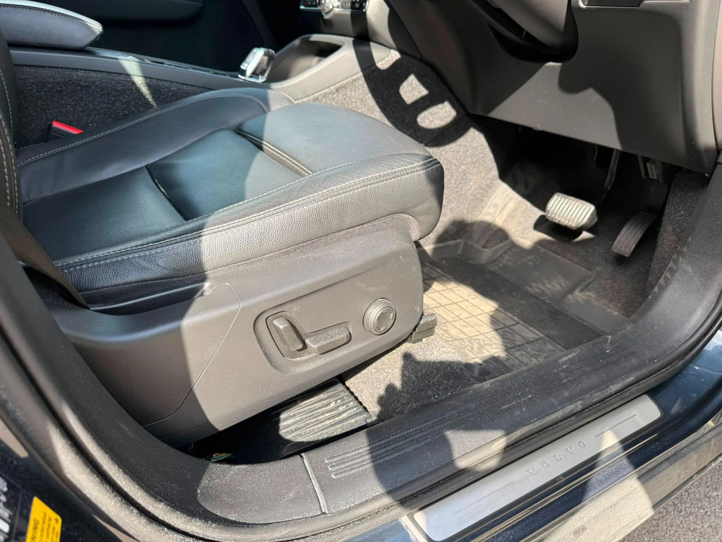 Volvo XC40 R-design, T3 Black #25