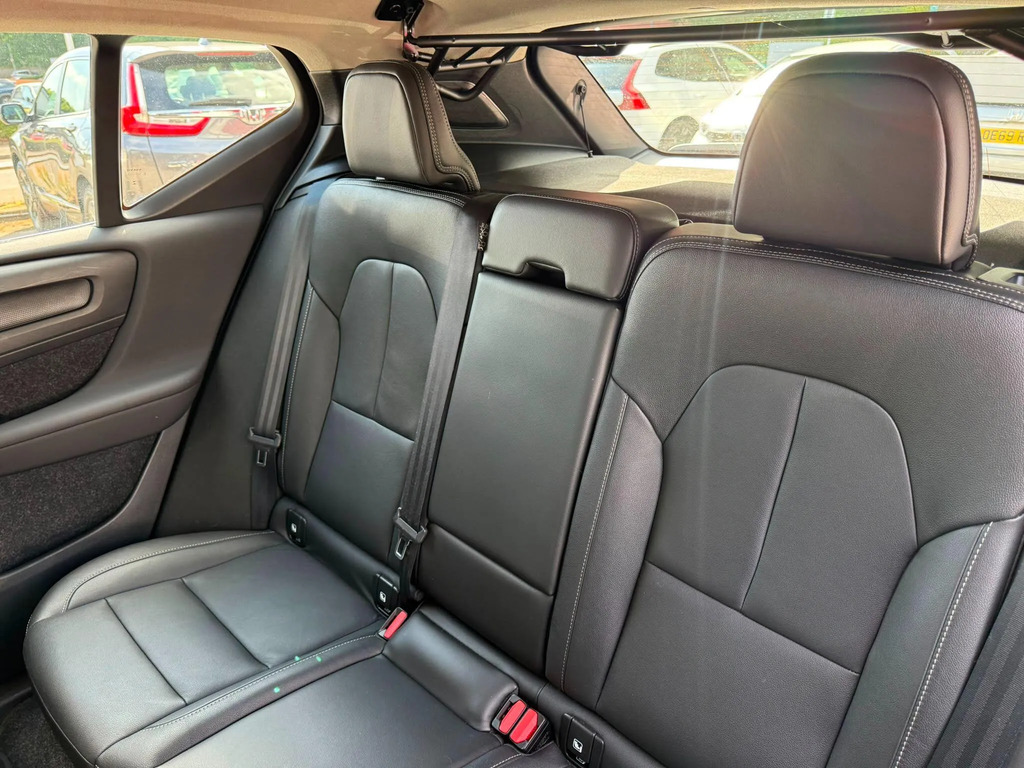 Volvo XC40 R-design, T3 Black #12