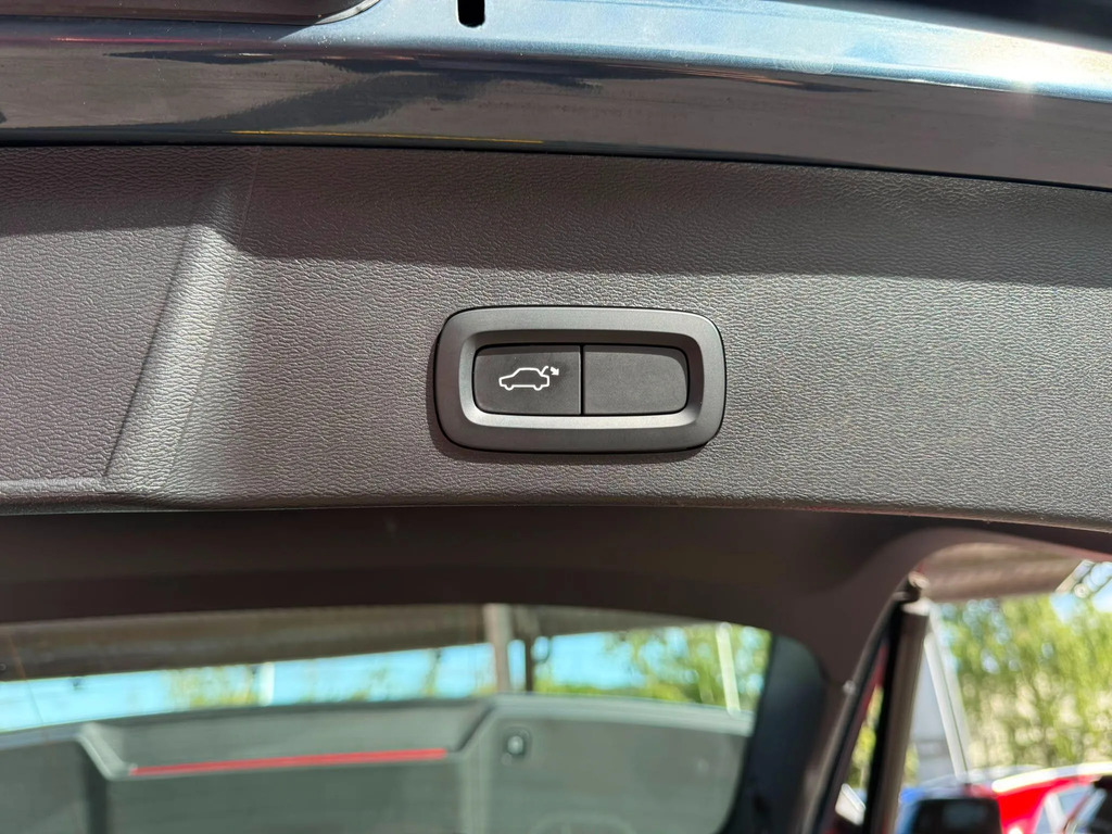 Volvo XC40 R-design, T3 Black #17