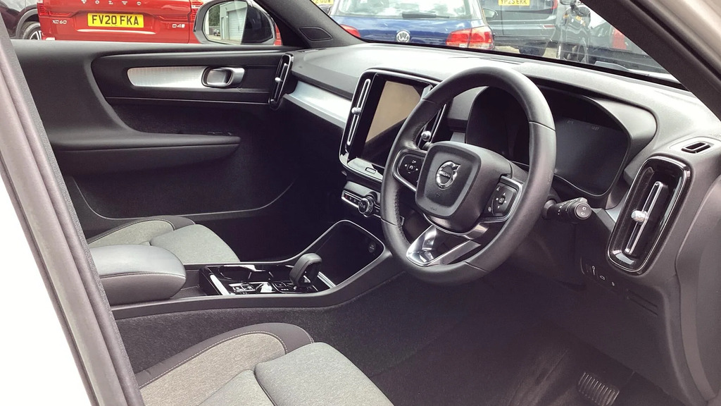 Volvo XC40 Plus T4 211 Hp  #4