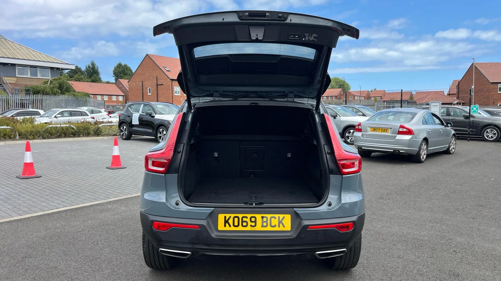 Volvo XC40 Xc40 R-design Pro B4 Mhev Red #13