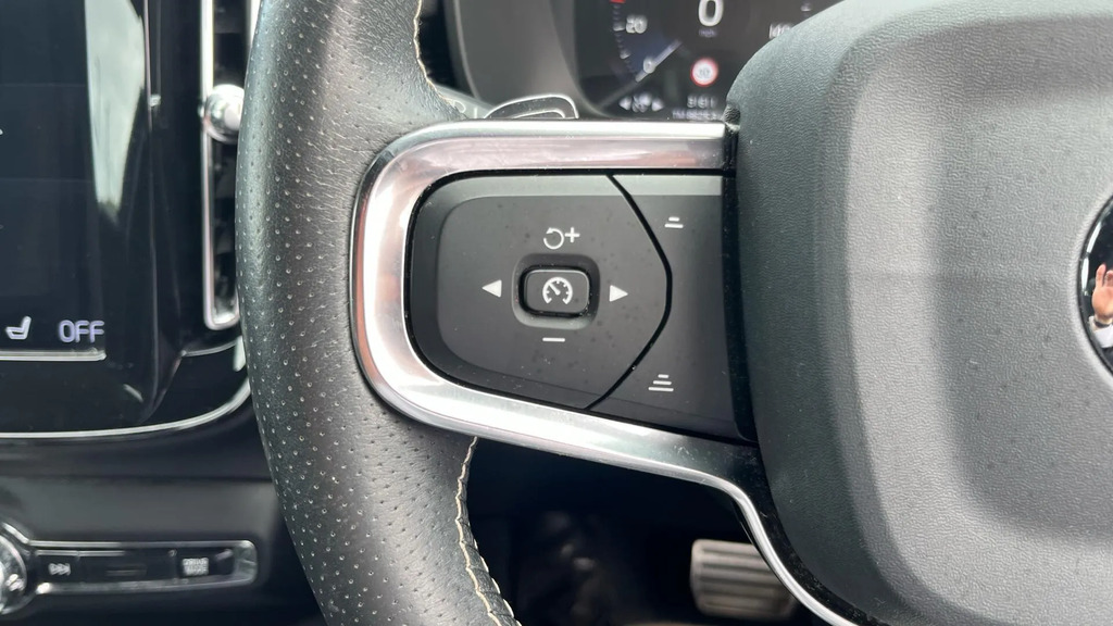 Volvo XC40 Xc40 R-design Pro B4 Mhev Red #18