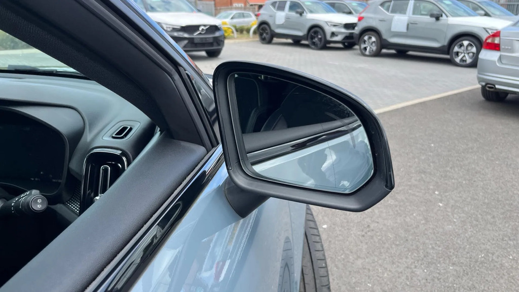 Volvo XC40 Xc40 R-design Pro B4 Mhev Red #28