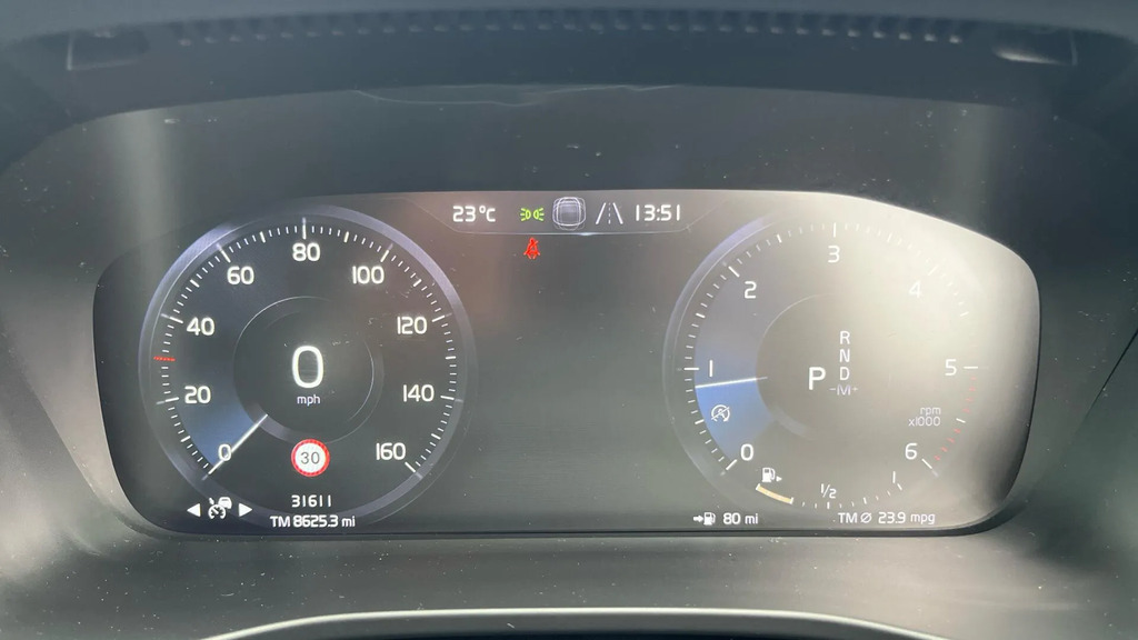 Volvo XC40 Xc40 R-design Pro B4 Mhev Red #11