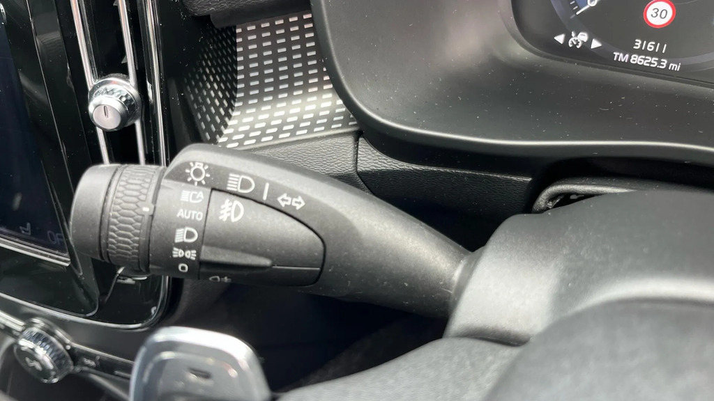 Volvo XC40 Xc40 R-design Pro B4 Mhev Red #17