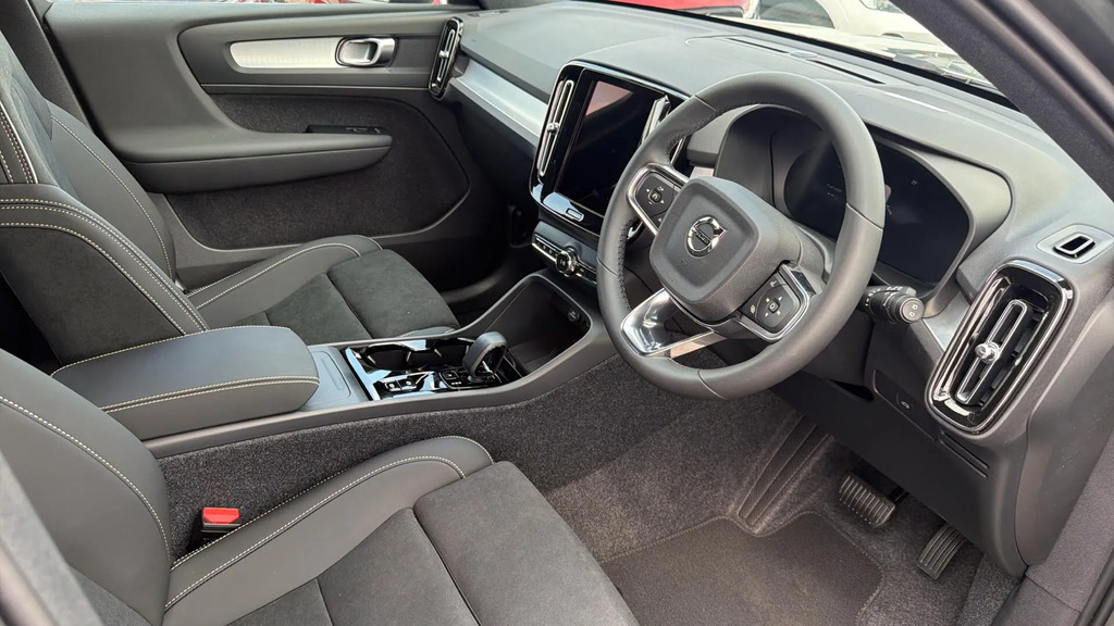Volvo XC40 2.0 B3p Plus Dark  #4