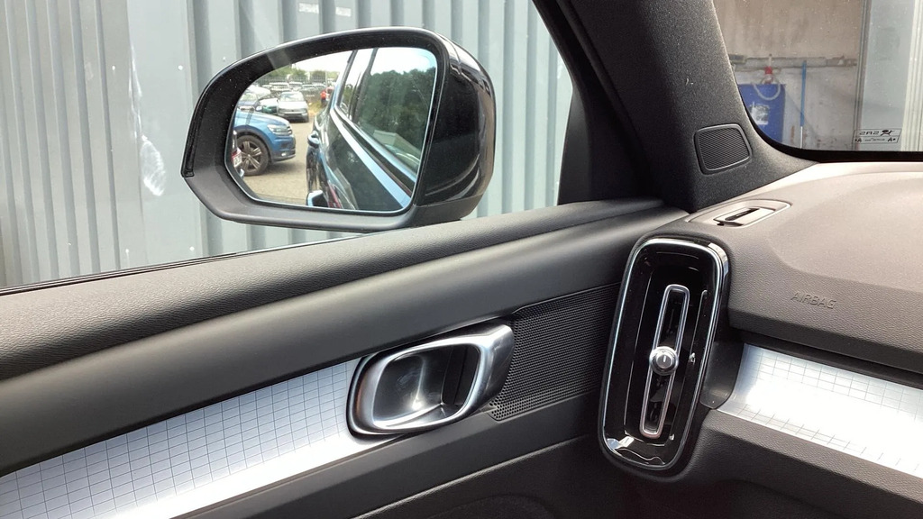 Volvo XC40 2.0 B4p 194 Plus Pro Black Edition Black #27