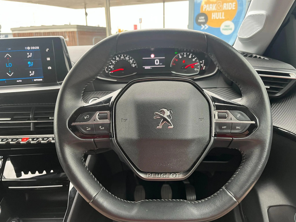 Peugeot 208 Active Premium White #21