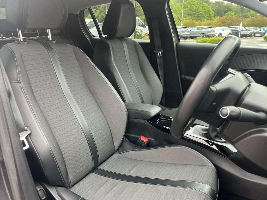 Peugeot 208 Active Premium White #10