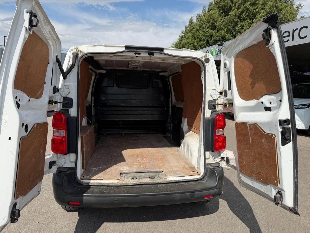 Vauxhall Vivaro 3100 2.0 D 180 Bhp L1 Elite Crewcab Sa Red #16