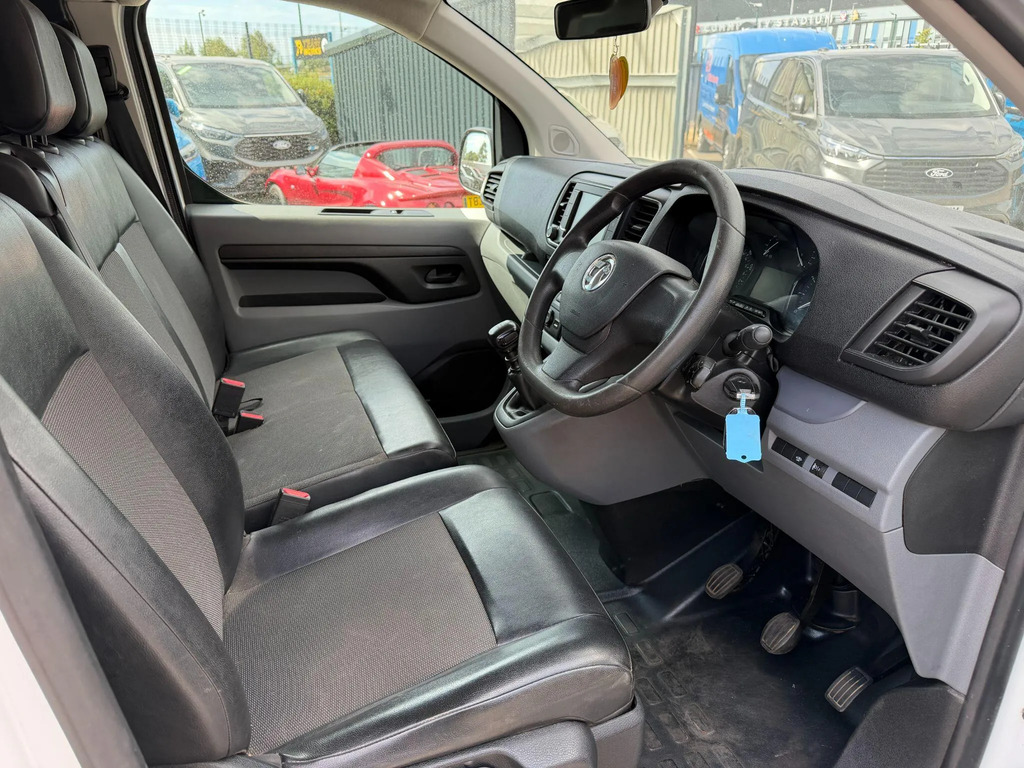 Vauxhall Vivaro 3100 2.0 D 180 Bhp L1 Elite Crewcab Sa Red #9
