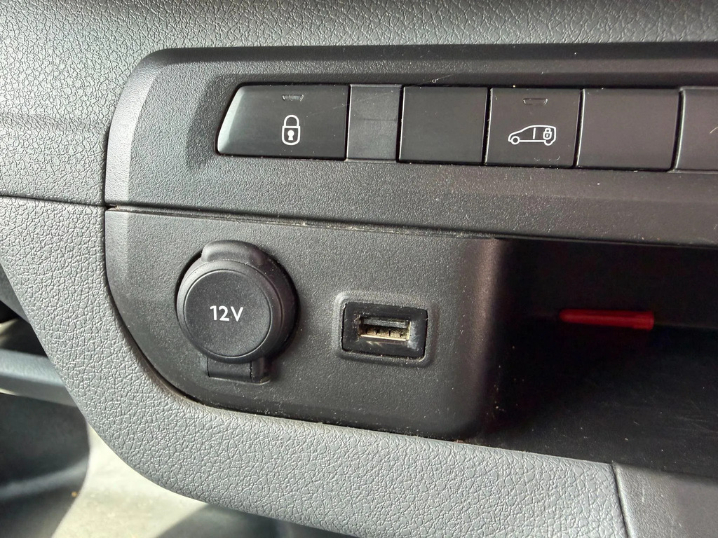 Vauxhall Vivaro 3100 2.0 D 180 Bhp L1 Elite Crewcab Sa Red #15