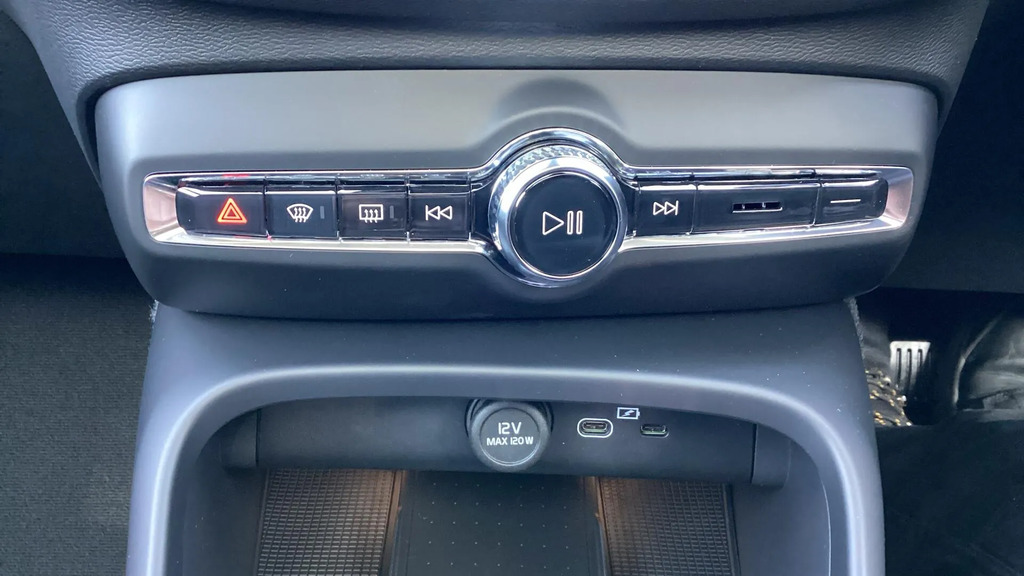 Volvo XC40 B4 P Plus Dark Park Camera, Adaptive Cruise Con  #17