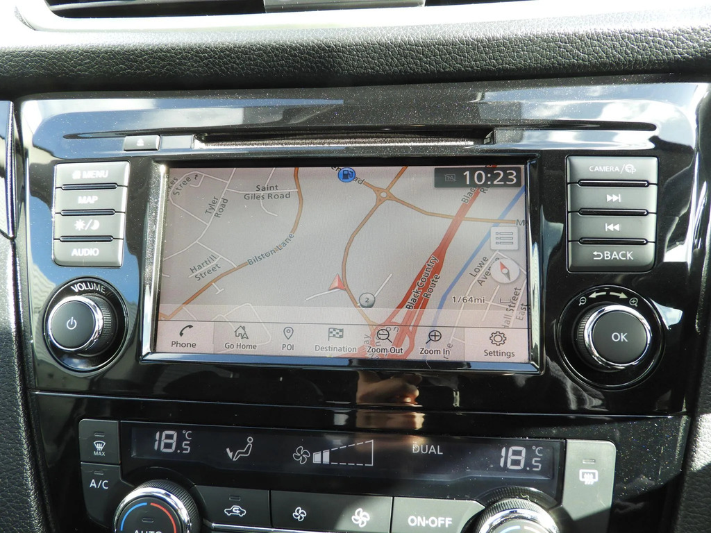 Nissan Qashqai 1.3 N Connecta Red #16