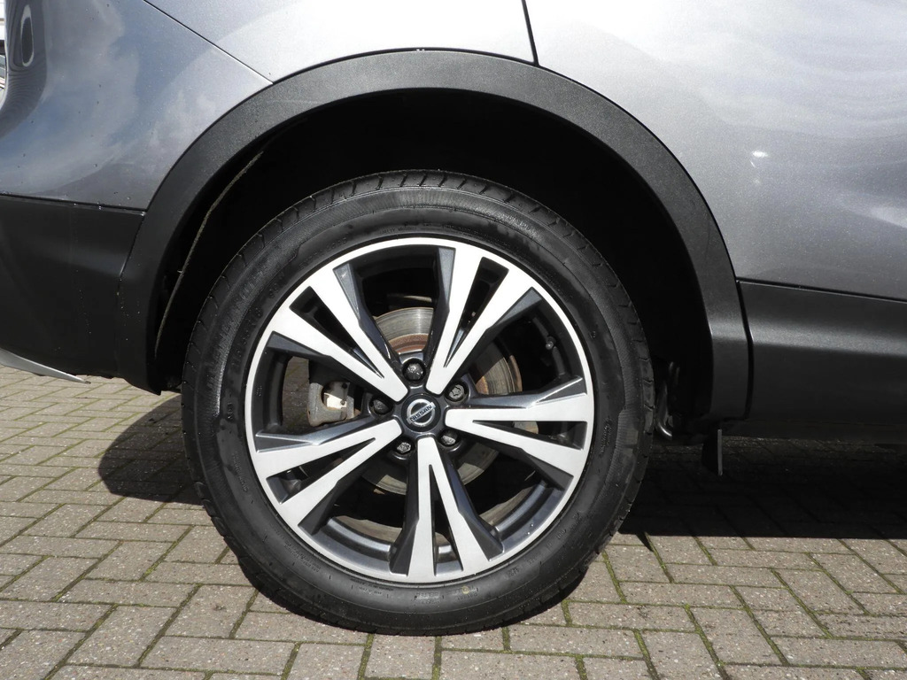 Nissan Qashqai 1.3 N Connecta Red #9