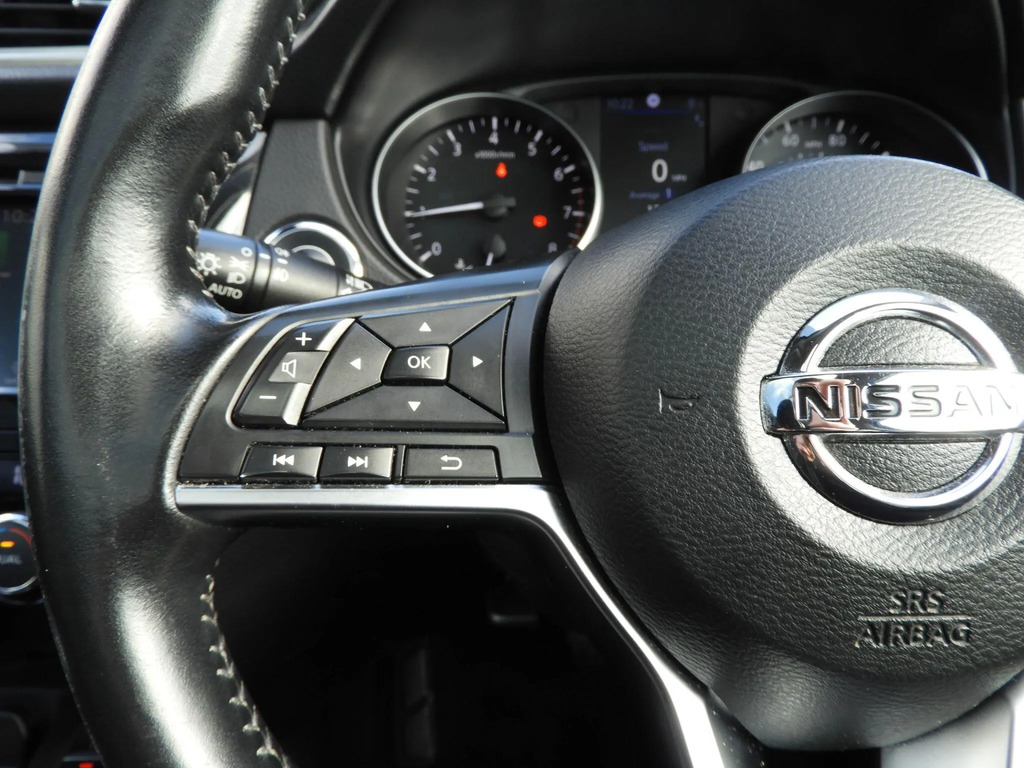 Nissan Qashqai 1.3 N Connecta Red #20
