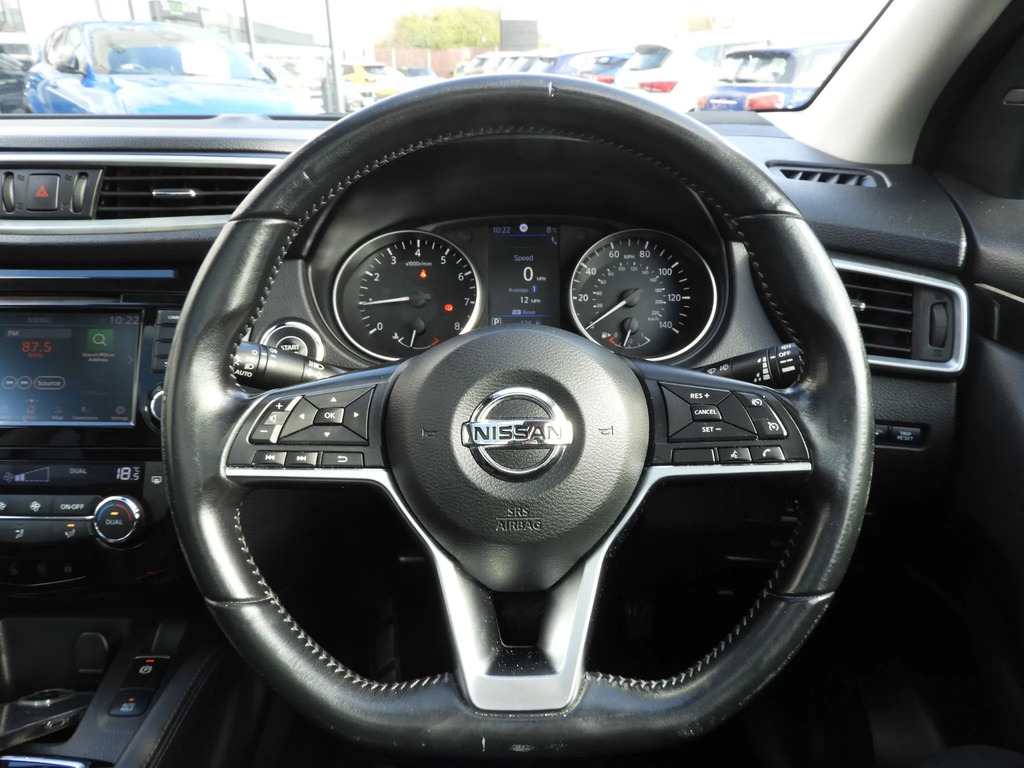 Nissan Qashqai 1.3 N Connecta Red #14