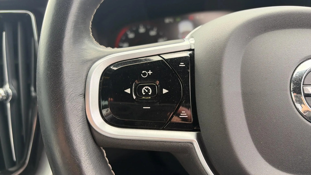 Volvo XC60 B4 Awd Momentum #18