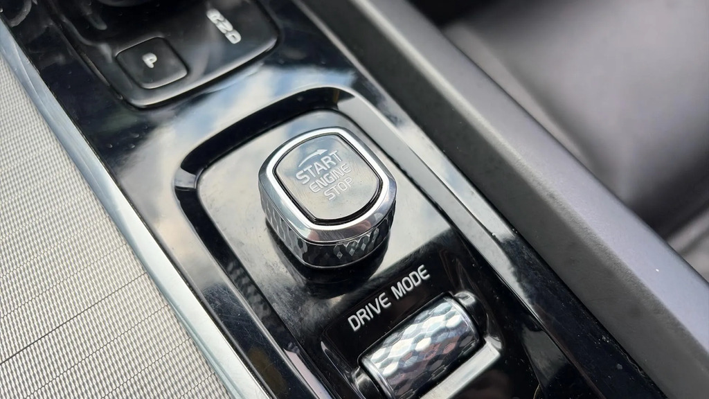 Volvo XC60 B4 Awd Momentum #24