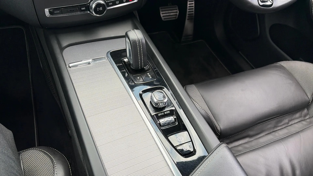 Volvo XC60 B4 Awd Momentum #23