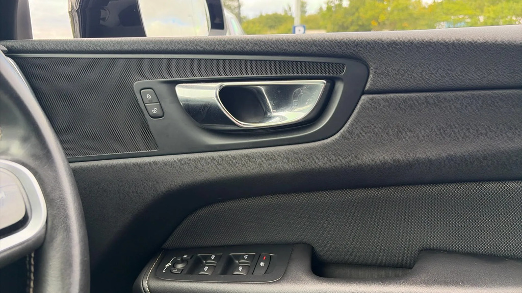 Volvo XC60 B4 Awd Momentum #26