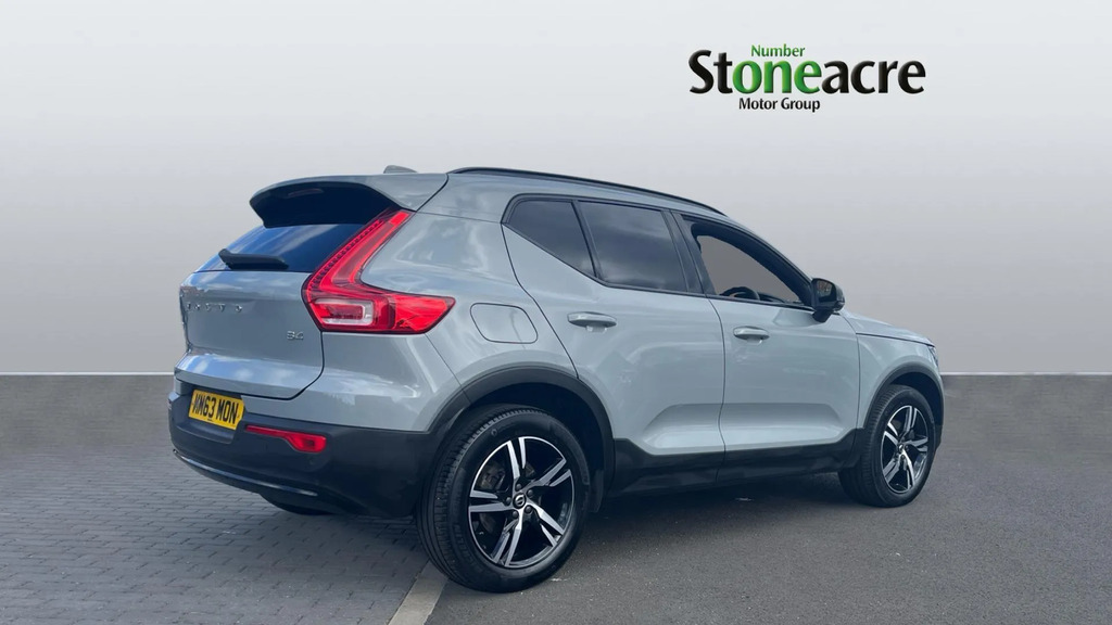 Volvo XC40 2.0 B4p Plus Dark  #2