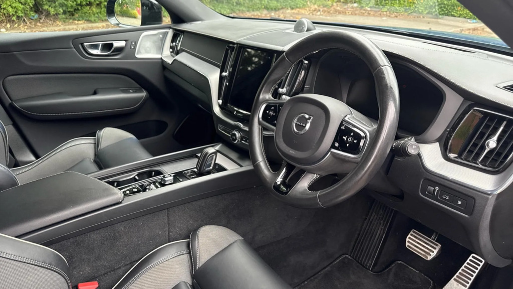 Volvo XC60 2.0 T8 390 Hybrid R Design Pro Awd G Tronic Blue #4