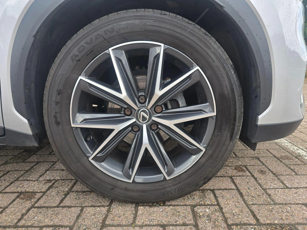 Lexus LBX 1.5 Vvt-ie Premium Plus E-cvt Euro 6 Ss Silver #9
