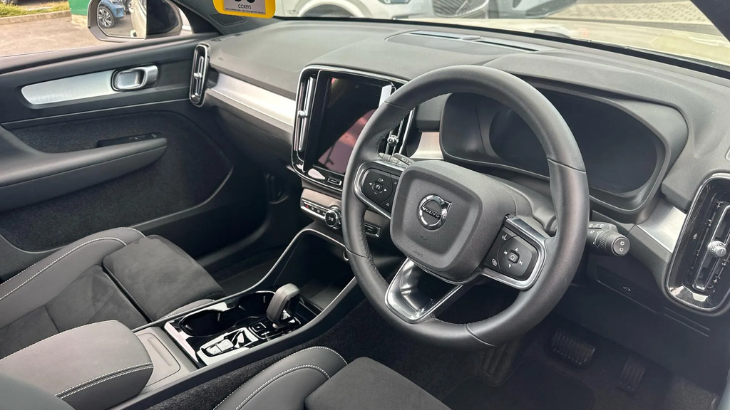 Volvo XC40 2.0 B4p Plus Dark  #4