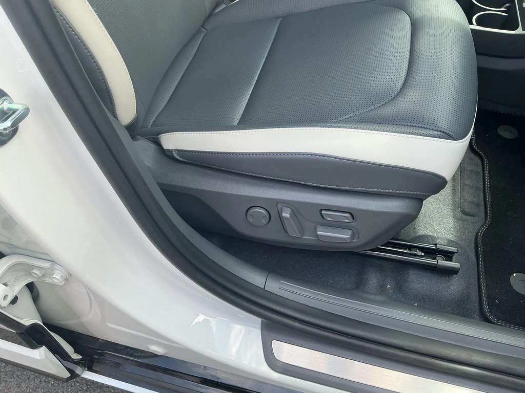 Kia EV3 81.4Kwh Gt-line S Suv 201 Bhp Grey #35