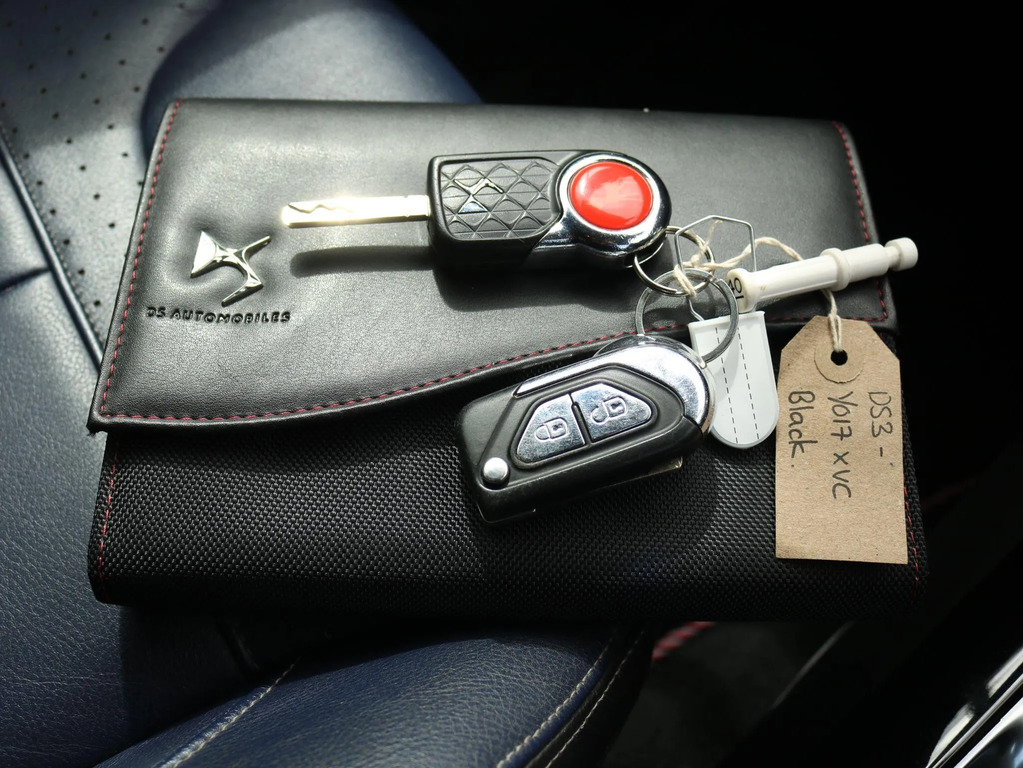 DS DS 3 1.2L Ines De La Fressange Blue #33
