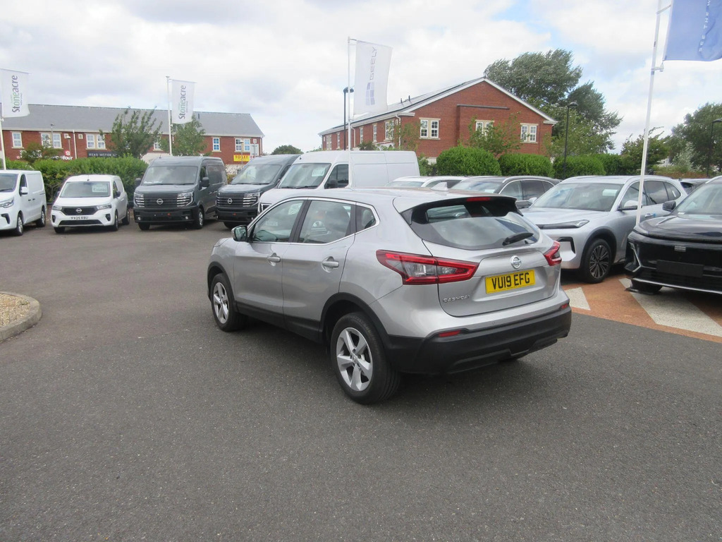 Nissan Qashqai 1.3 Dig-t Acenta Premium  #2
