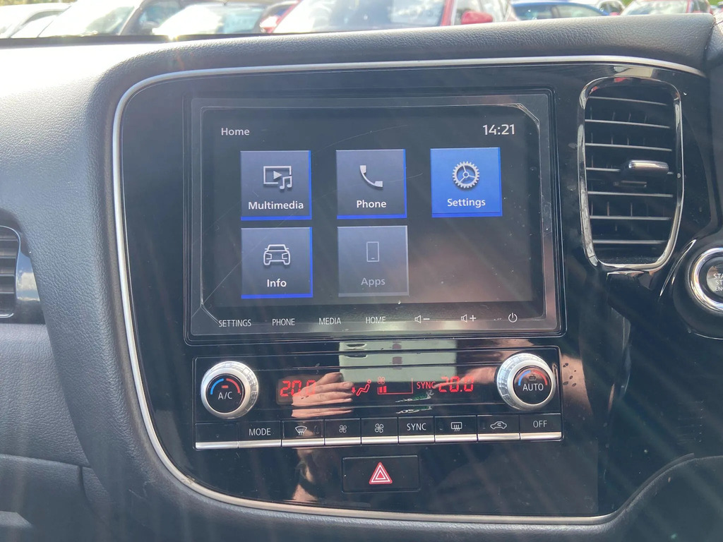 Mitsubishi Outlander 2.4 Phev Juro Red #16