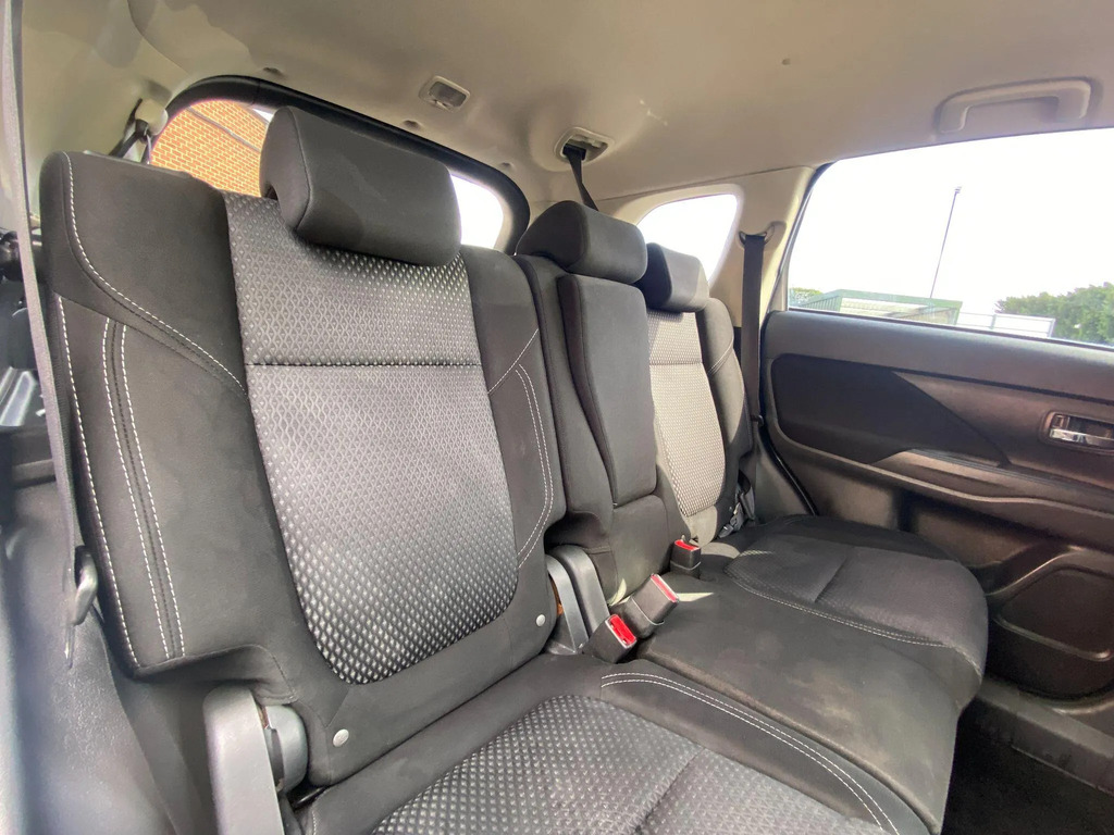 Mitsubishi Outlander 2.4 Phev Juro Red #10
