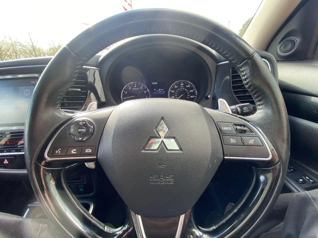 Mitsubishi Outlander 2.4 Phev Juro Red #14