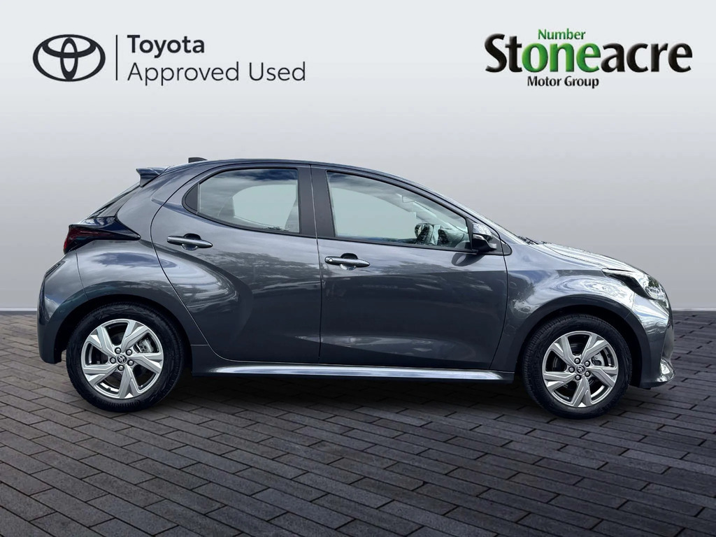 Toyota Yaris 1.5 Hybrid Icon Cvt  #2