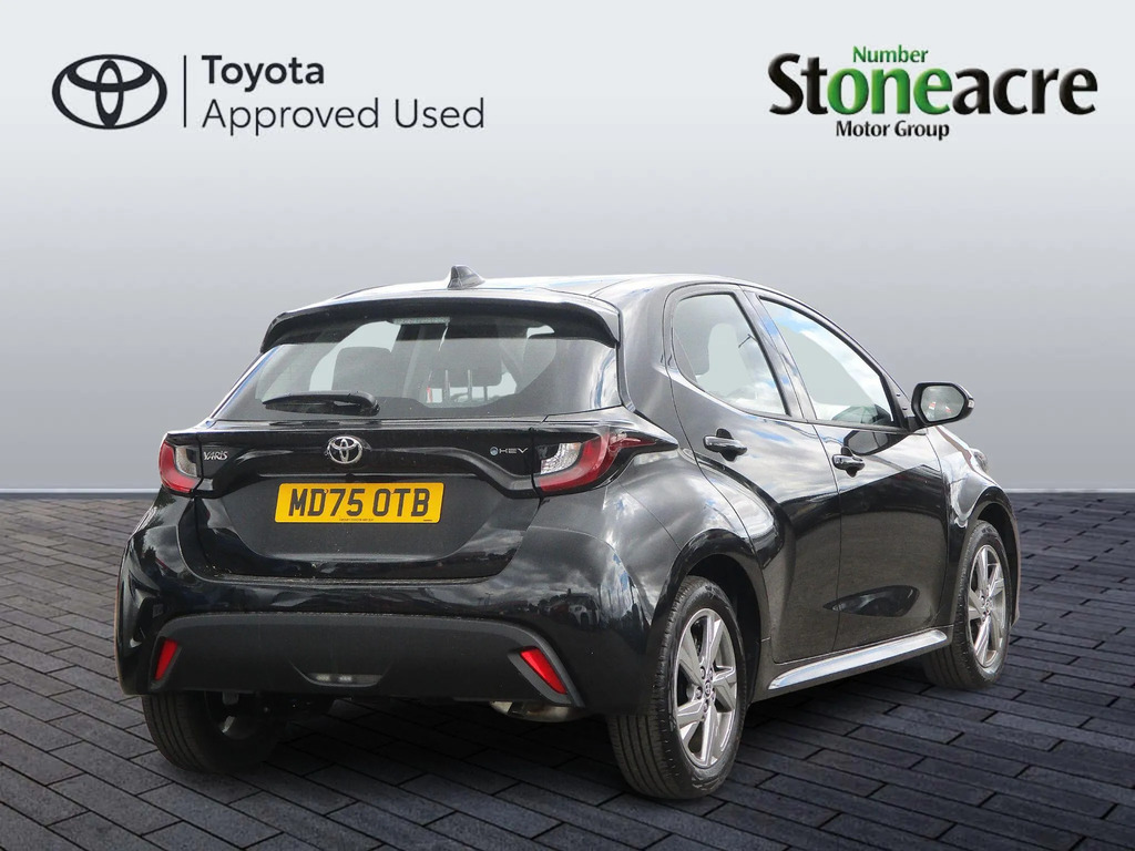 Toyota Yaris 1.5 Hybrid Icon Cvt  #3