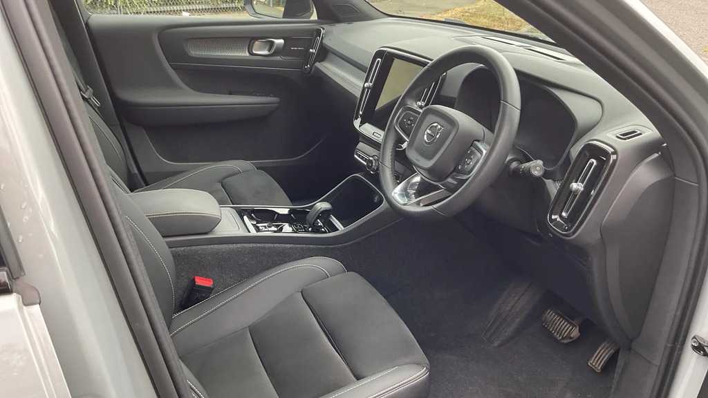 Volvo XC40 Ultimate Dark B3 163 Hp  #4