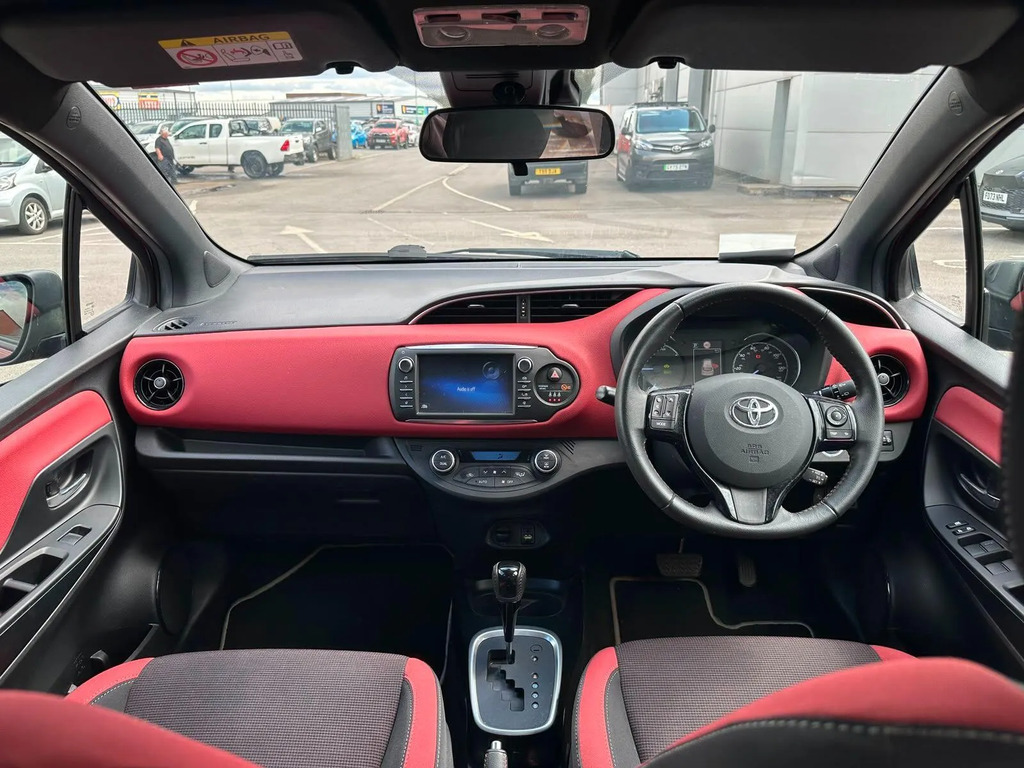 Toyota Yaris 1.5 Vvt-h Blue Bi-tone Hatchback Hybrid  #5