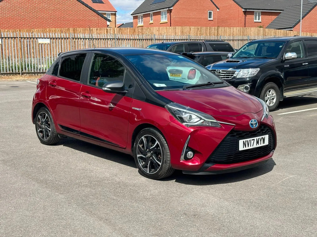 Toyota Yaris 1.5 Vvt-h Blue Bi-tone Hatchback Hybrid 