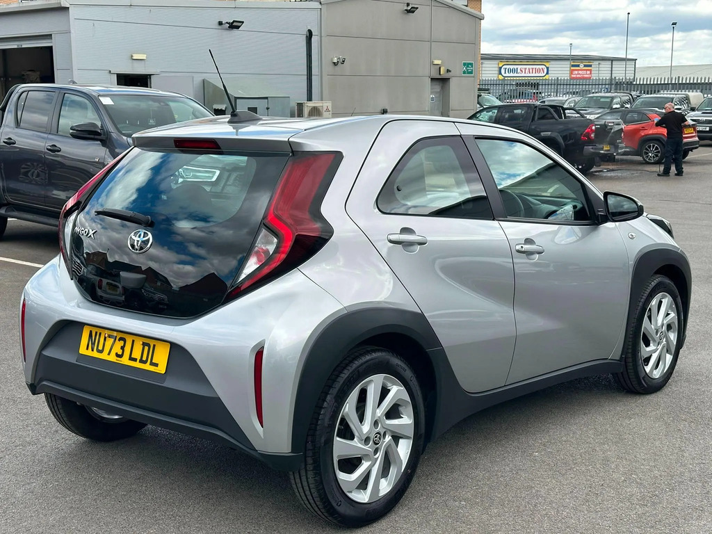 Toyota Aygo X 1.0 Vvt-i Pure  #2